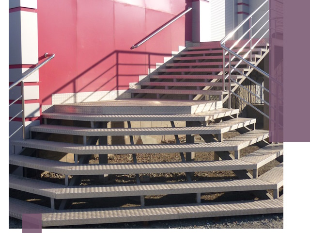 Лестницы для магазина в Новокуйбышевске — изготовление и монтаж