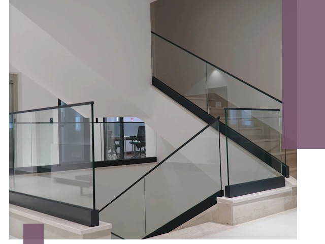 Стеклянные перила премиум-класса с установкой в Новокуйбышевске